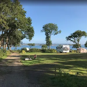 Camping Camping Les Pieds Dans L'eau, Crozon